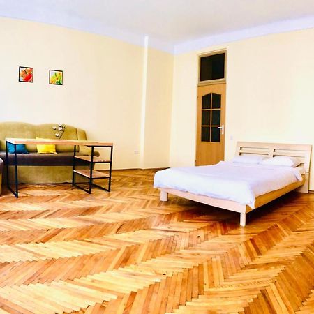 Apartment Near Opera On Horodotska 11 Львів Екстер'єр фото