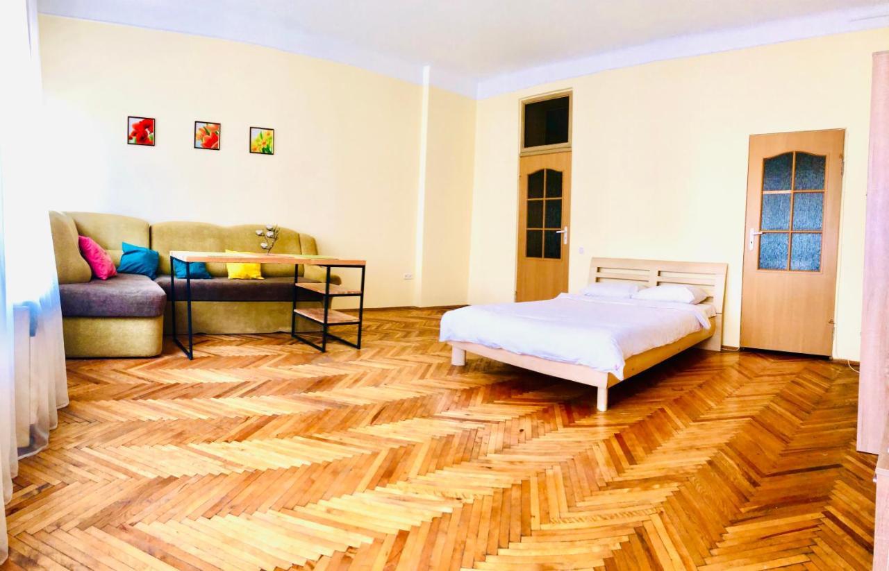 Apartment Near Opera On Horodotska 11 Львів Екстер'єр фото